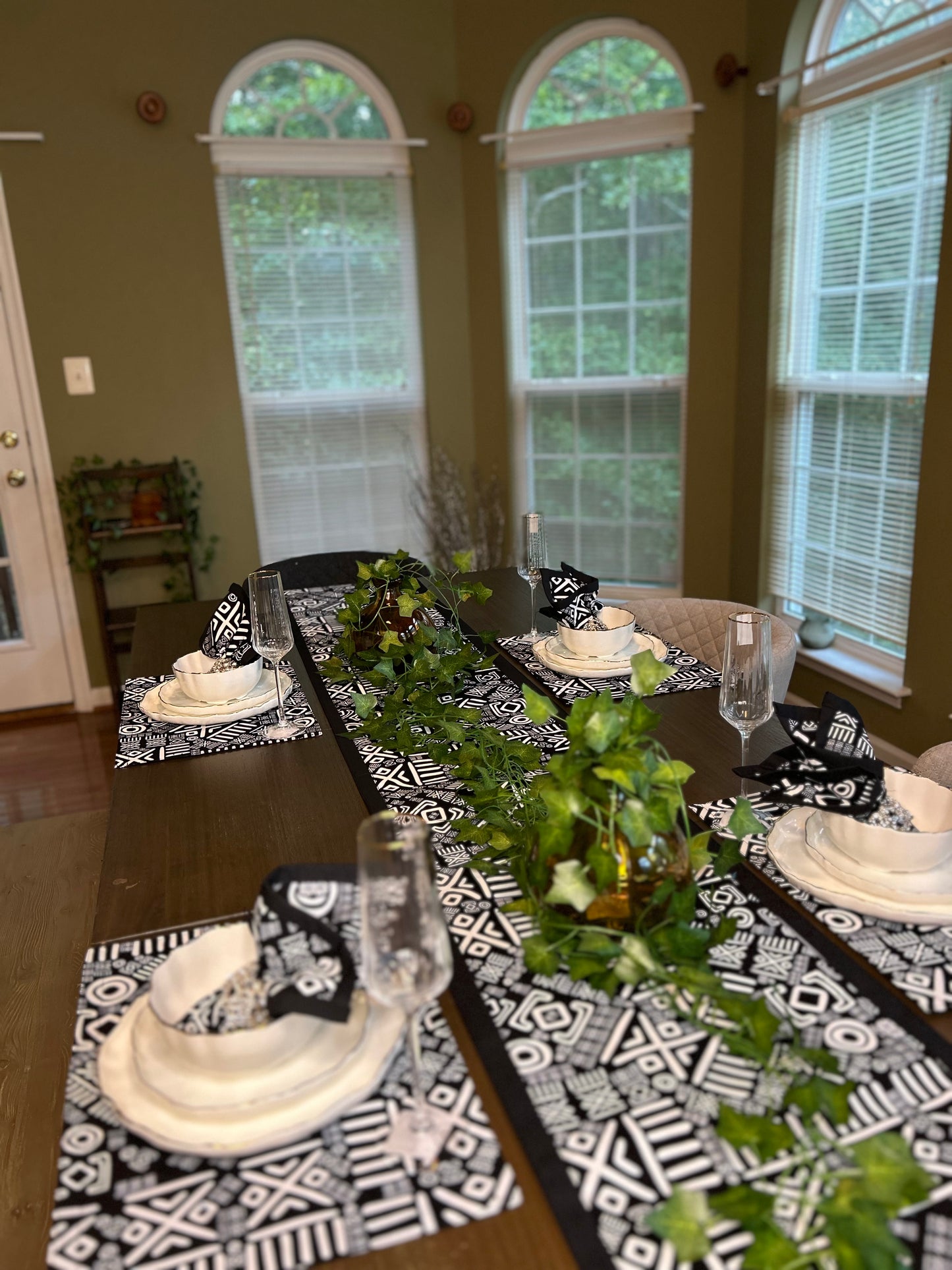 Vanguard Tableware Set