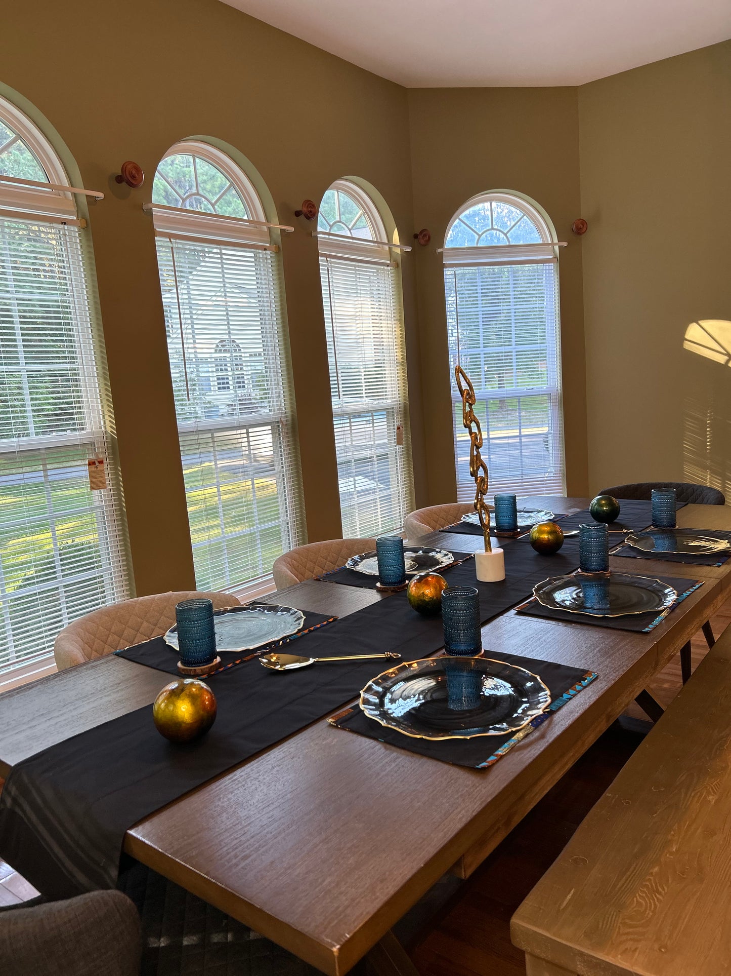 Volta Table Runner